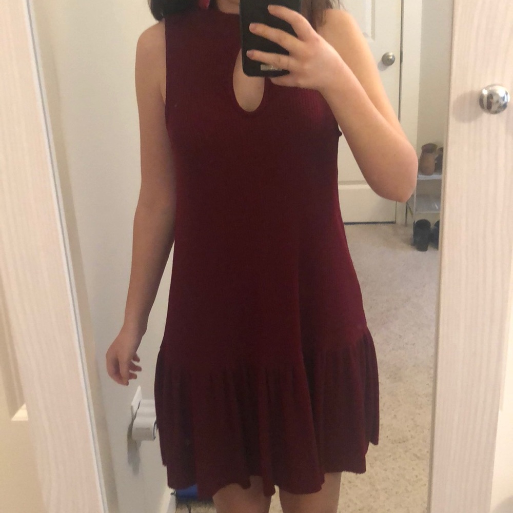 burgundy ribbed keyhole dress